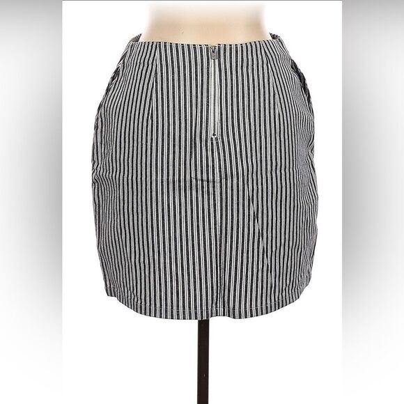 Hollister 🌺COQUETTE-Style🌺 Sz L Classic Chic Striped Mini Skirt EUC - Picture 2 of 3